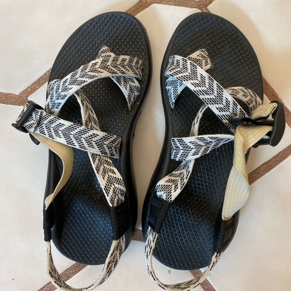 Women’s Chaco’s W6 black and white